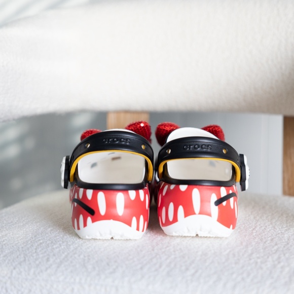 BRAND NEW NEVER WORN Disney Minnie Mouse Platform Crocs SIZE US WOMENS 7 - Picture 6 of 8